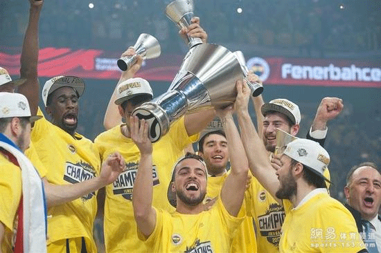 斯洛文尼亚主帅：奥布拉克感到不适，将缺席与瑞典的比赛（斯洛文尼亚主帅确认：奥布拉克身体不适，无缘对阵瑞典）