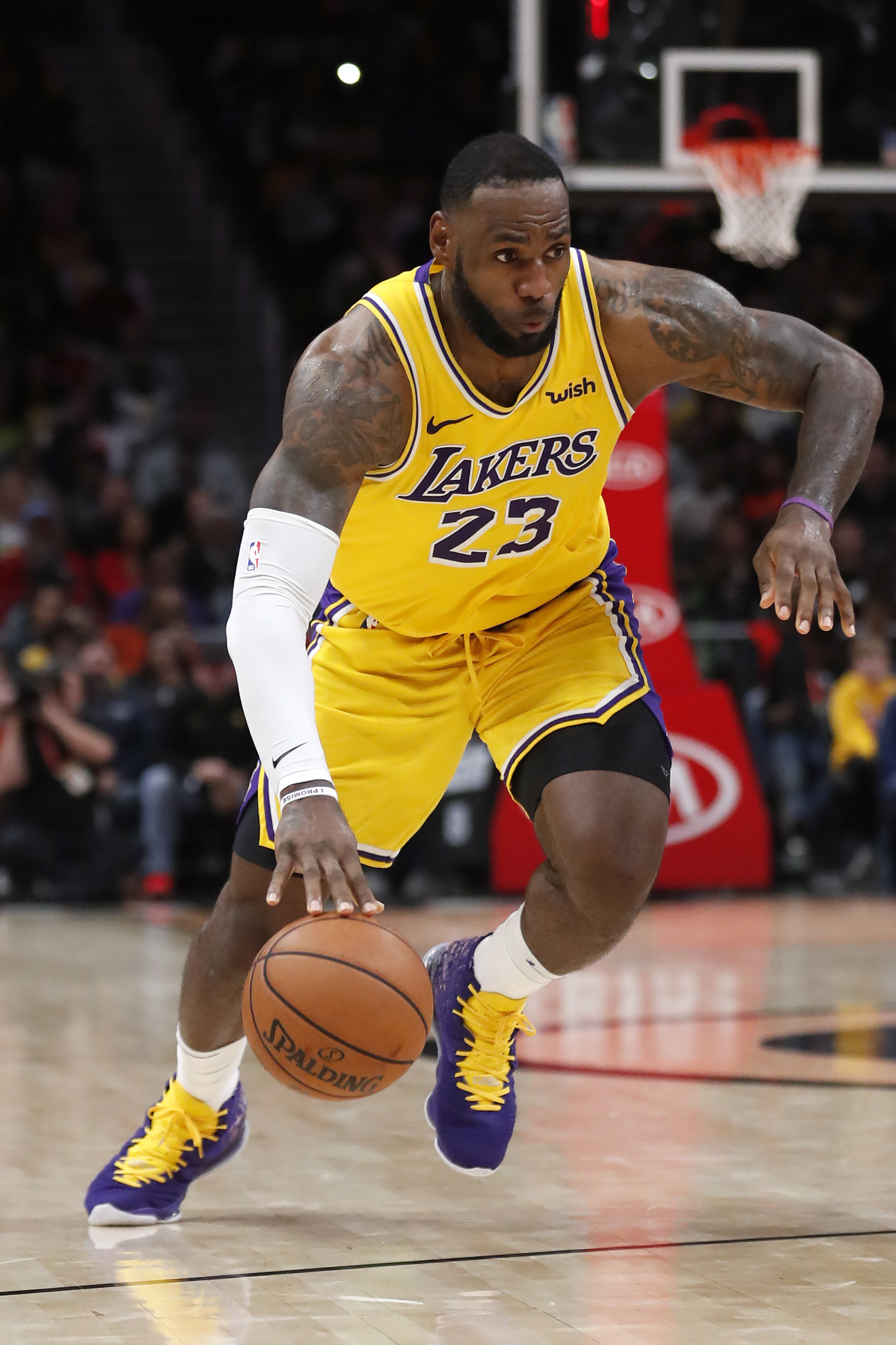 班凯罗22中10高效得分，展现个人实力（班凯罗22投10中效率在线，彰显个人实力）