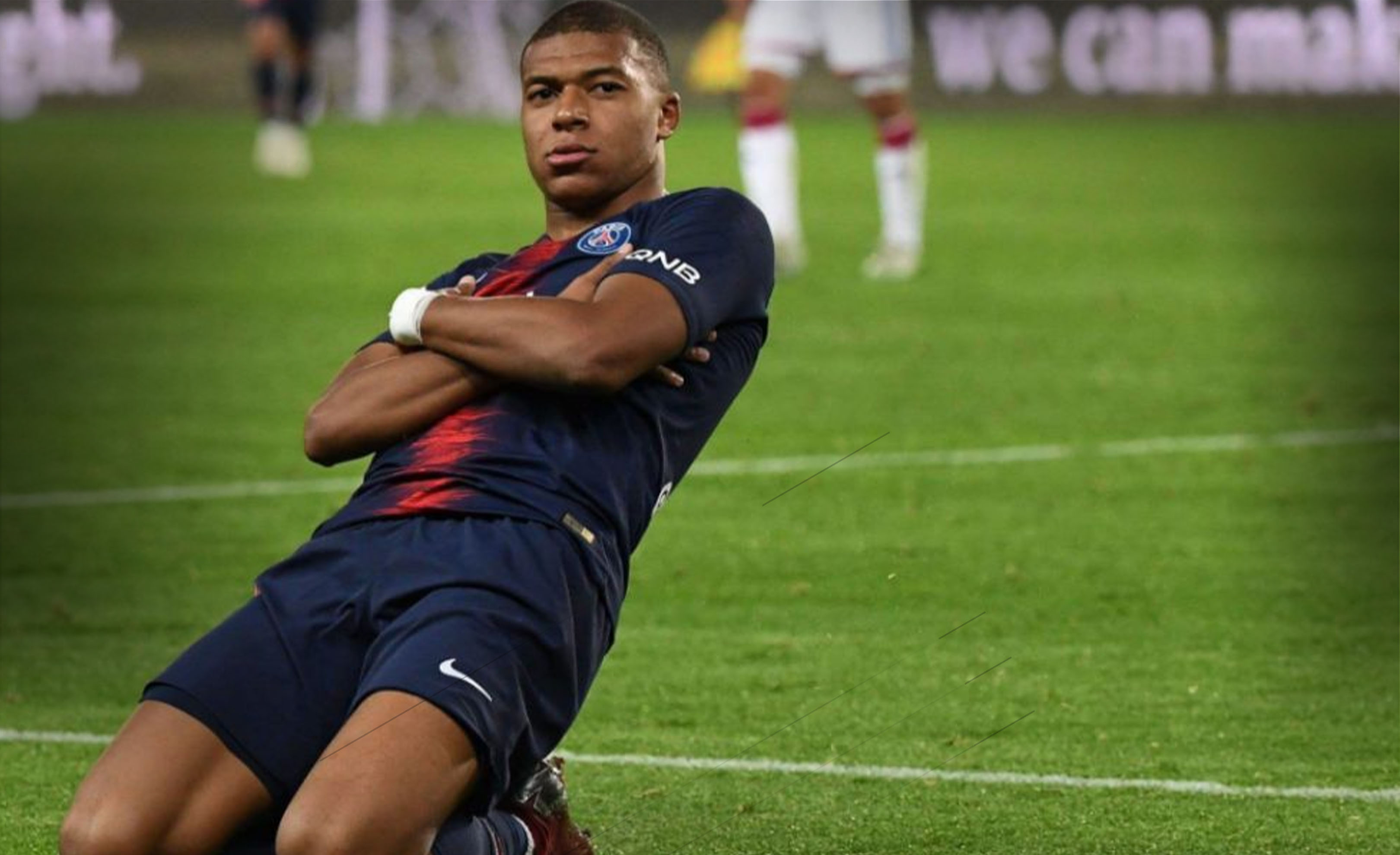 库有引力！勇士三次进攻完全展现库里引力：队友连续获得轻松机会（库里“重力”全开！勇士三回合尽显牵制，队友接连轻松得分）