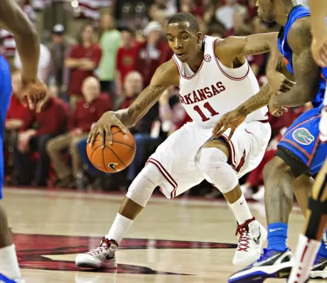 官方：多特门将迈尔续约至2027年（多特官方宣布：门将迈尔合同延长至2027年）