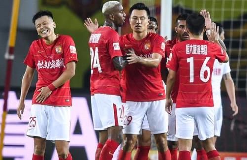 太炸裂！39岁霍福德首节三分4中4 连续外线命中让勇士主场沸腾（炸翻全场！39岁霍福德首节三分4投4中，连续命中点燃勇士主场）