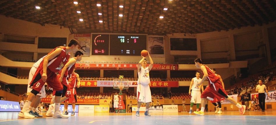 门德斯：不知道为啥有这么多关于亚马尔的噪音，我们都年轻过（门德斯：不解外界为何对亚马尔喧嚣不止，我们都曾年少）