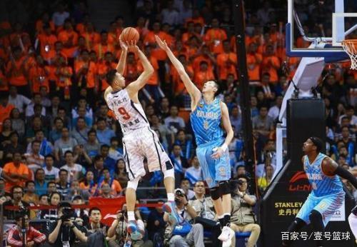 跟队：若输巴萨枪手也非大事，切尔西赛季末才会评估马雷斯卡（队记：即使不敌巴萨和阿森纳也不算大事，切尔西将待赛季结束再评估马雷斯卡）