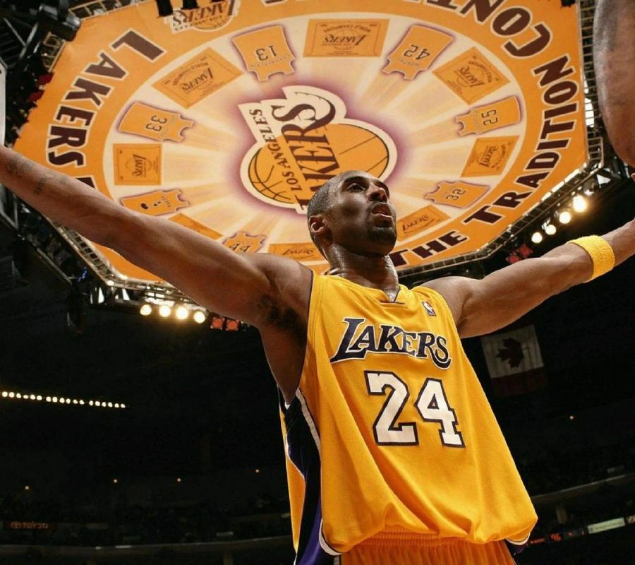 英联杯半场：谢尔基世界波，鲍伯伤退，曼城1-0布伦特福德（英联杯半场战报：谢尔基轰世界波，鲍伯伤退，曼城暂1-0领先布伦特福德）